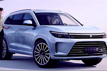 31.98万元起售，网友评价问界M7“杀”疯了，2小时订单已破万台