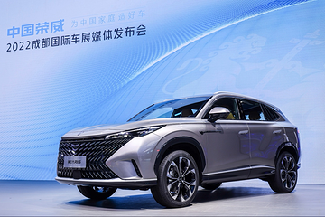 15万级中国SUV产品力天花板，“冠军座驾”全新第三代荣威RX5家族登陆成都车展