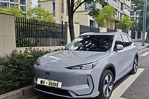 銀河E5車主：網(wǎng)上說“開車像開船”，但實際駕駛可圈可點