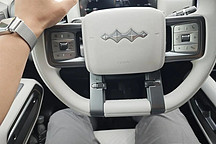方程豹鈦3車主：辨識度堪比穿比基尼的北極熊，我竟被笛子拿捏了