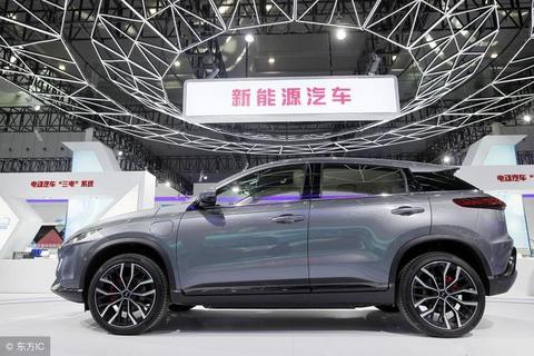 特斯拉降价，小鹏却涨价了，中国造车新势力顶不住压力了么？