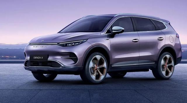 一輛掛豐田標(biāo)的比亞迪汽車，你會買嗎？