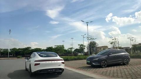 后浪宣战，放开怀抱体验小鹏P7的性能与智能并重