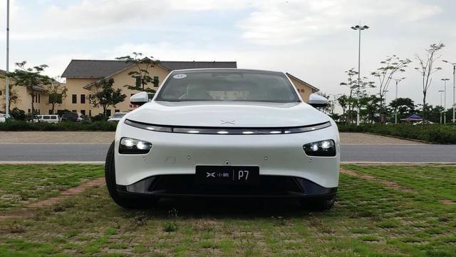 后浪宣戰(zhàn)，放開(kāi)懷抱體驗(yàn)小鵬P7的性能與智能并重