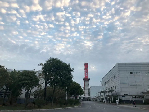 传统车企的电动汽车反击战前夜