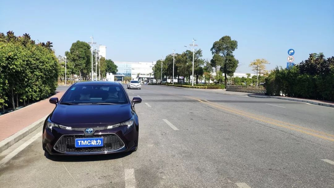 一個(gè)都不能少，你想要汽車(chē)黑科技還是用戶服務(wù)體驗(yàn)？