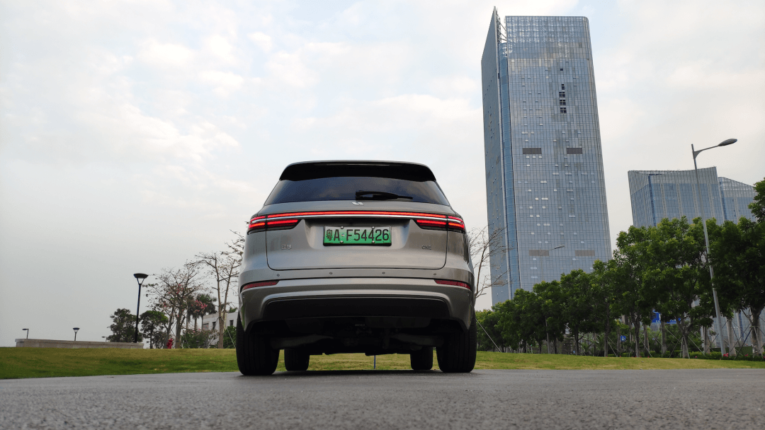 試駕“油電混動”的電動車，這是一輛我們都想要的“理想”汽車