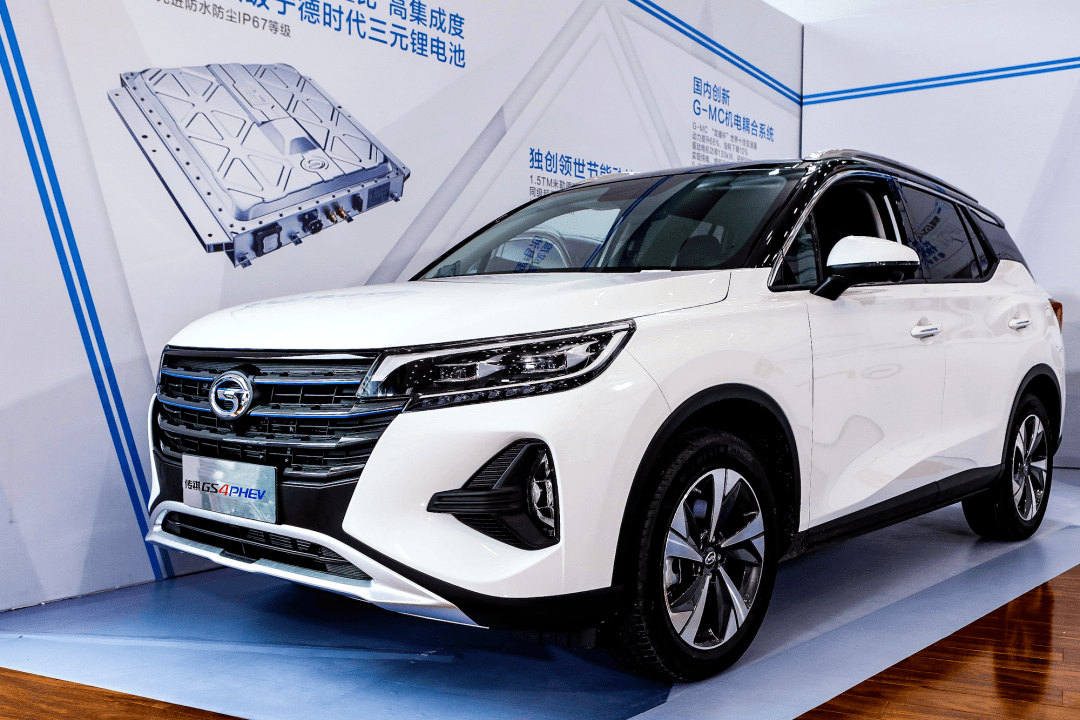 牛年跑起來，這是一個(gè)油、電混動(dòng)的全新汽車時(shí)代