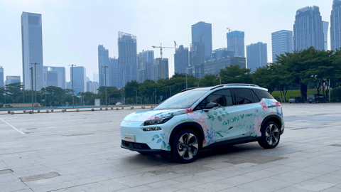 全新AION V Plus的电动汽车格言：更强、更快、更长、更安全