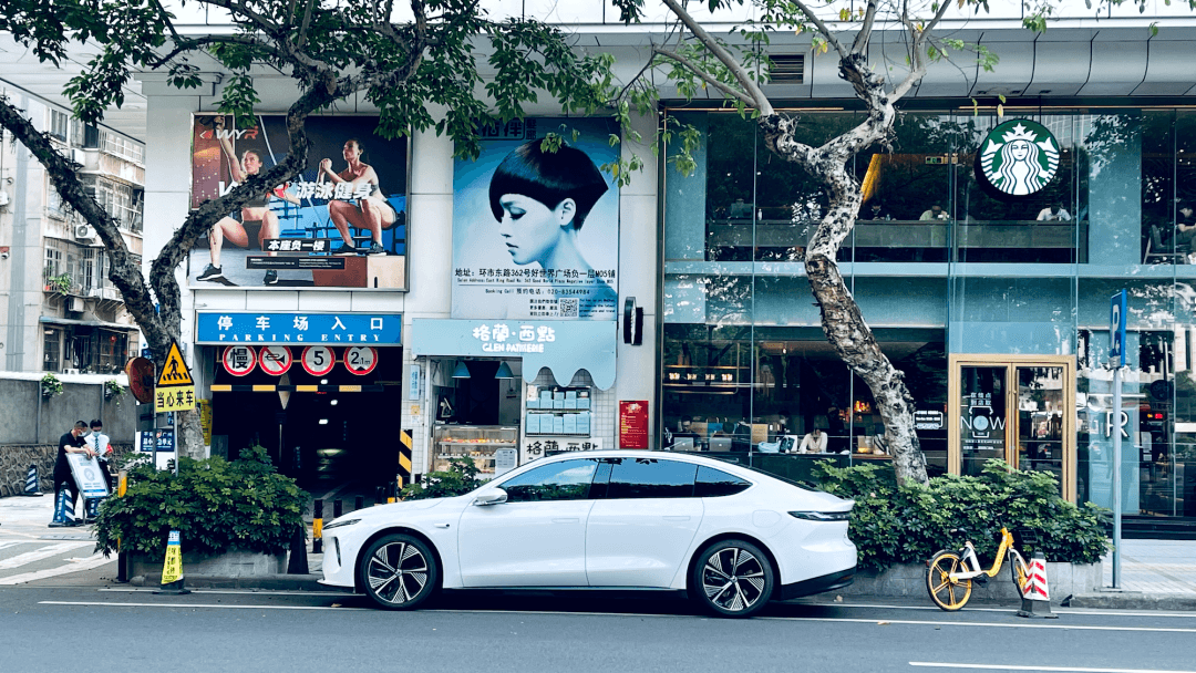 連賓利車主都要搶車位，你還敢買電動車么？