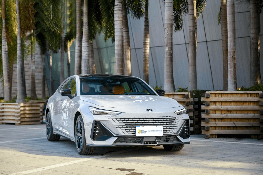 長(zhǎng)安深藍(lán)一車三動(dòng)力齊發(fā)，這么高價(jià)的長(zhǎng)安汽車你認(rèn)么？