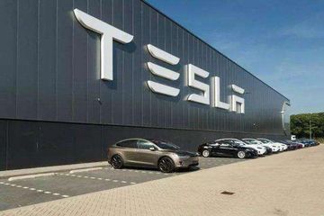 特斯拉起火引争议，脉脉网友热议新能源汽车安全