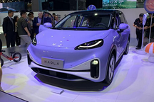 直擊上海車(chē)展現(xiàn)場(chǎng) 極狐汽車(chē)考拉吸引大批人群體驗(yàn)