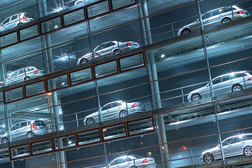 极星与赫兹达成五年6.5万辆汽车订购协议