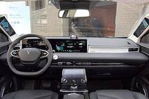 2021上海车展：哪吒U Pro售9.98万起