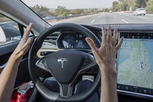 放弃雷达，特斯拉蒙眼狂奔