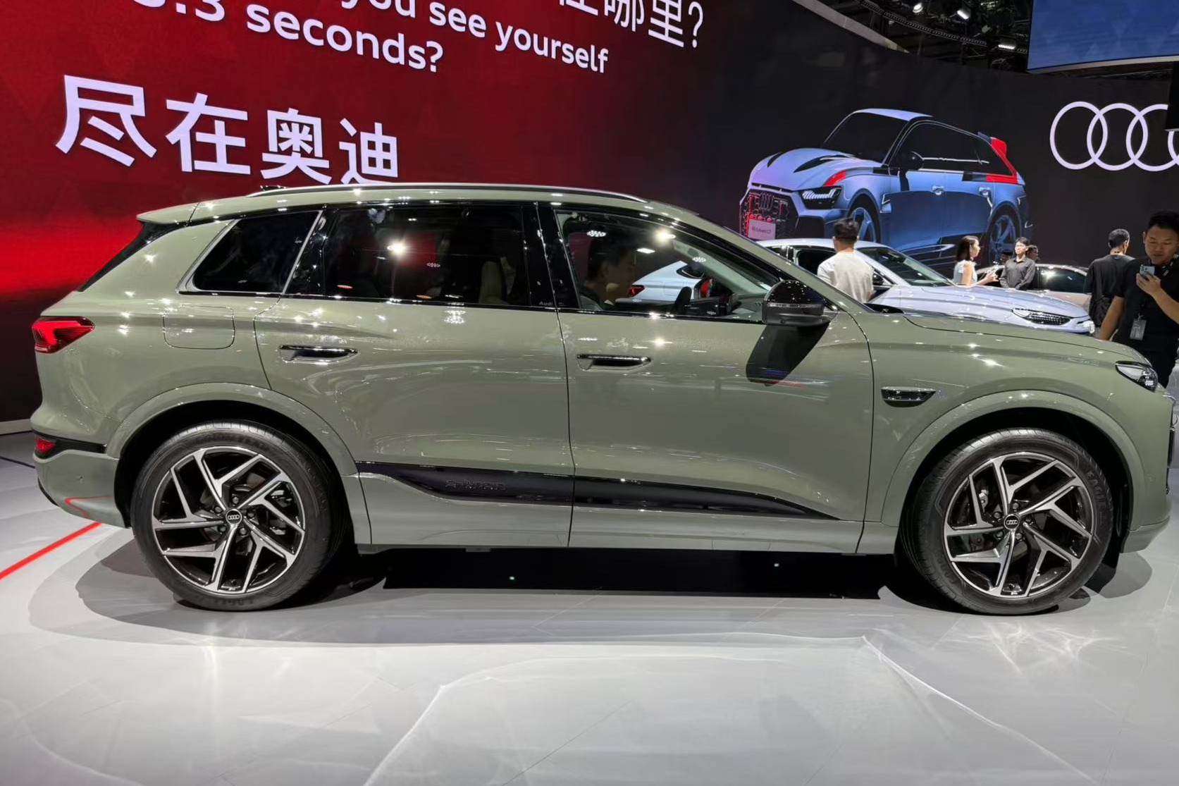 奧迪Q6L e-tron亮相廣州車展，搭載全新域控E3 1.2電子架構