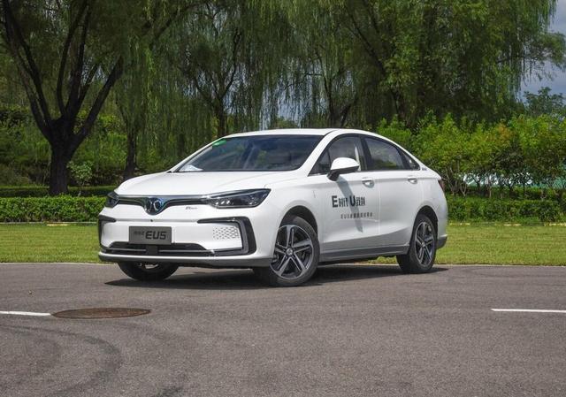 4月新能源汽車銷量榜出爐，比亞迪元EV登頂，帕薩特PHEV擠入前十