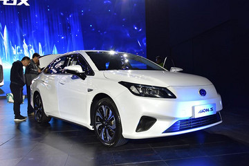 7月新能源銷量排名出爐，整體市場(chǎng)罕見下滑，這10款車最受歡迎