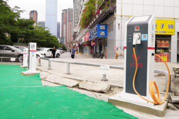 下雨天电动车充电桩是否防水？可以给电动车充电吗？