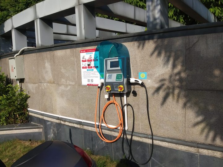 小区智能充电桩建设不能拖新能源汽车的"后腿"