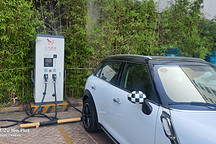 广东省服务区加快电动汽车充电桩建设，新能源车跑高速将成主流