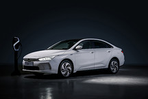 叫板特斯拉Model 3，猶抱琵琶半遮面的吉利GE11初顯硬實力