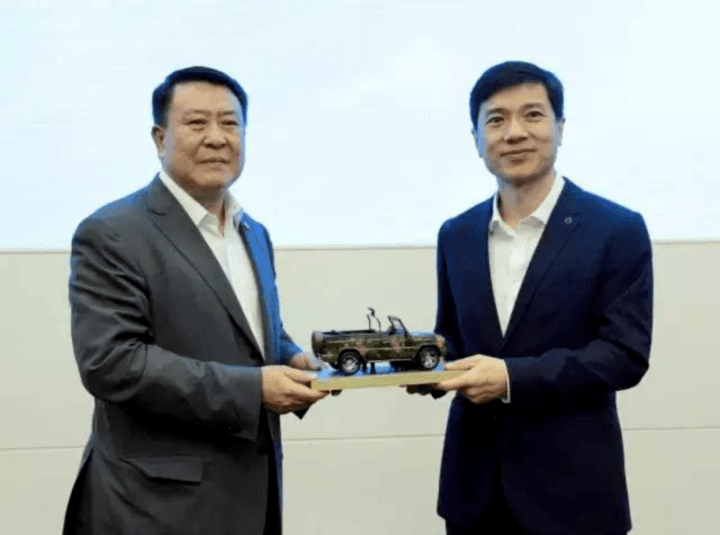 百度造车，新汽车的气氛组？