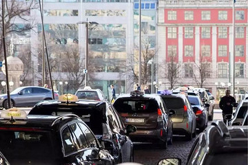 全球首个电动出租车无线感应式充电站落户挪威奥斯陆 