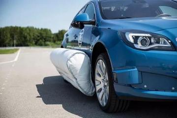 汽車安全一大突破：采埃孚研發(fā)出車外安全氣囊