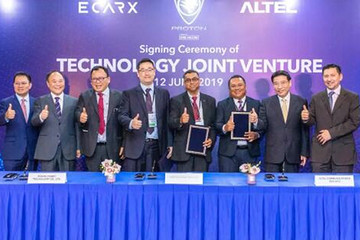 合资签约时苗圩站在台上，满眼都是2002年的自己