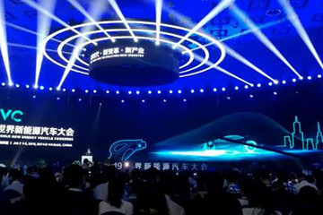 这是首届世界新能源汽车大会上，不得不说的话题