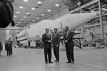 阻碍自动驾驶汽车的不是技术，而是金钱和政治