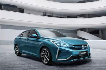 定位年轻，奕炫带来一场5000+的甘霖