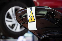 电动化时代，卖机油的可能要改行卖轮胎和玻璃了