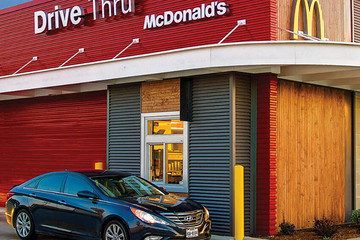 开着电动汽车去麦当劳，可不只是为了炸鸡与汉堡