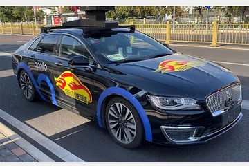 等了近兩個(gè)小時(shí)，16次叫單失敗后，我終于打上一輛Robotaxi