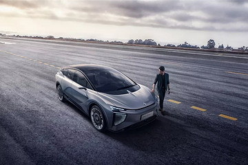 6个车门9块屏幕续航超600，造车新势力又搞了个新物种