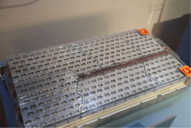 又一款造車新勢(shì)力交付，主打智能安全，卻僅有2個(gè)氣囊，敢買嗎？