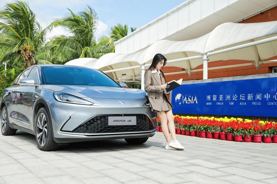 阿爾法S續(xù)航708km，空有噱頭還是真有實力？小姐姐帶你一探究竟