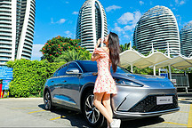 小姐姐自駕阿爾法S暢游海南環(huán)島，續(xù)航結(jié)果讓人驚艷