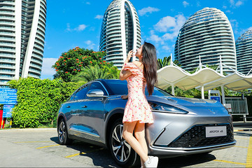 小姐姐自驾阿尔法S畅游海南环岛，续航结果让人惊艳