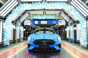 病毒式营销：福特升级8155需“拉人头”！网友：免费的最贵