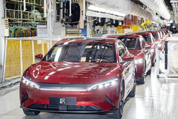 8月新能源汽车销量有啥看点？比亚迪一骑绝尘，特斯拉大起大落