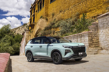 13萬(wàn)買(mǎi)混動(dòng)SUV，還要“平靚正”？東風(fēng)風(fēng)神皓極產(chǎn)品力解析