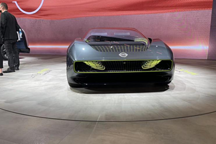 “夜店風(fēng)”內(nèi)飾、撞臉蘭博基尼、可變色車身，車展新車往這看！