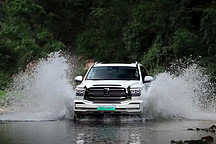 試駕坦克500 Hi4-T：實(shí)測(cè)油耗9.1L/100km，硬派越野還能這么省？