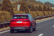 这款小型SUV预售价7.5万起，配1.6L+6AT，0.7秒可完成换挡