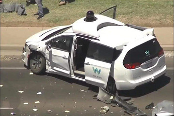 Waymo自动驾驶汽车发生非致命碰撞车祸：错在安全驾驶员