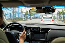 自动驾驶汽车可能淘汰超速罚单和交通信号灯